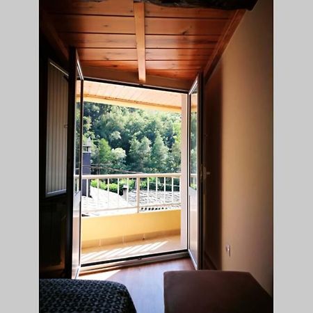 Apartamento Con Vistas Al Rio A Solaina Samos Bagian luar foto