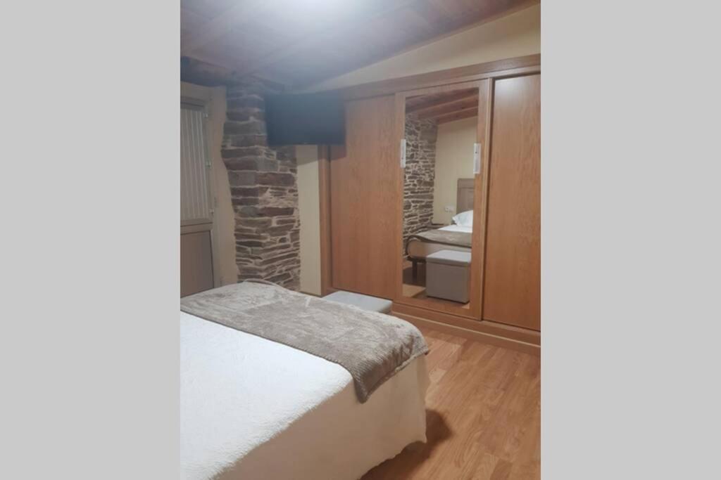 Apartamento Con Vistas Al Rio A Solaina Samos Bagian luar foto